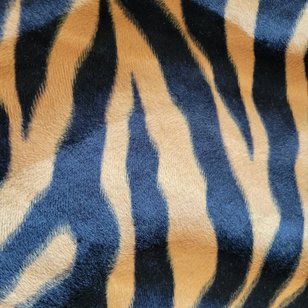 NWOT Plush Velvety "Tiger Skin" throw blanket - Picture 2 of 4